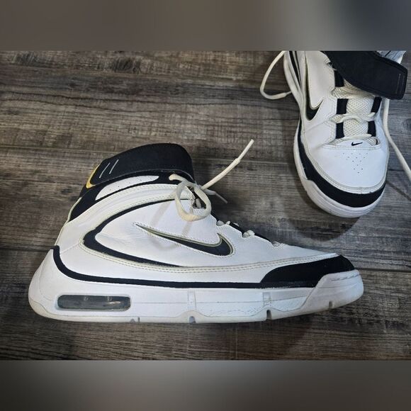 Nike Air Elite Basketball Athletic Sneakers Womens 9 Mens 7.5  White Black - Picture 1 of 13